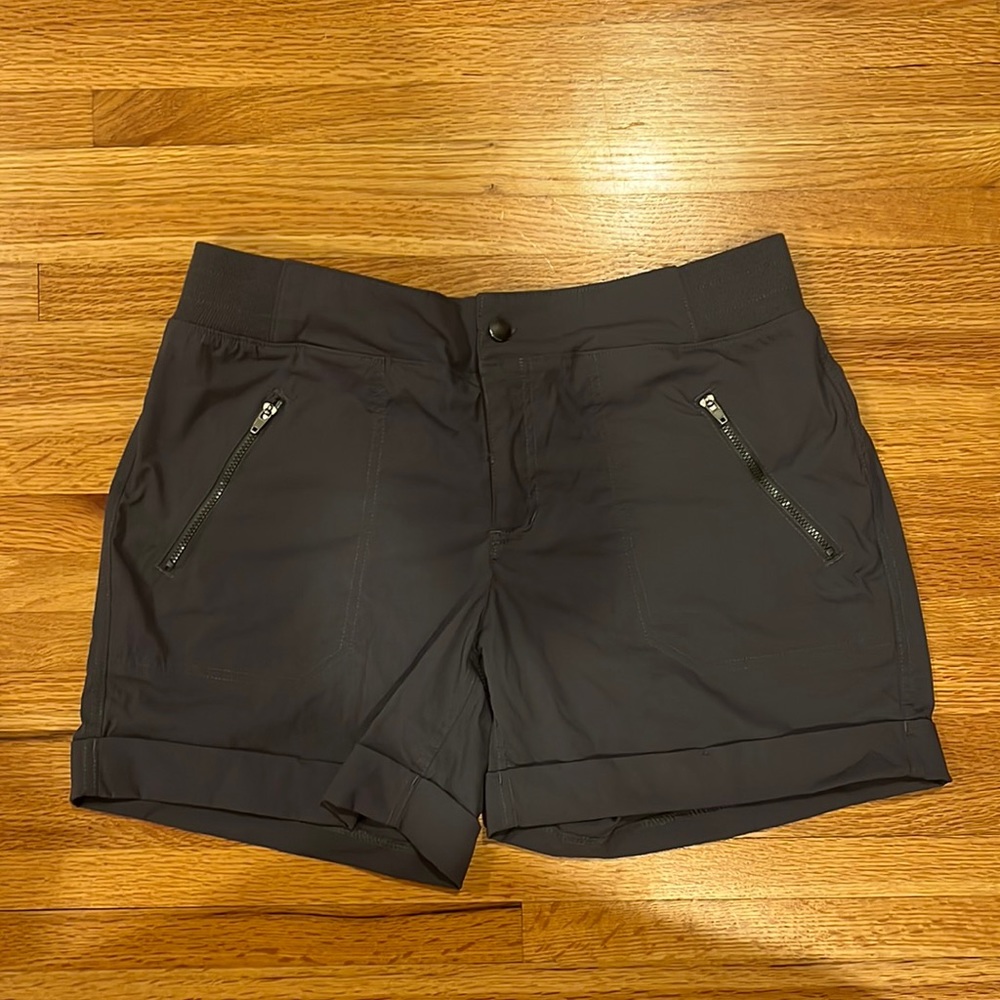 Dakini shorts with pockets and zippers